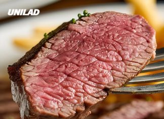 Experts explain why we’re able to eat rare steak but not rare chicken