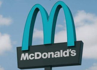 WHY SEDONA’S MCDONALD’S HAS TURQUOISE ARCHES AND WHAT IT SAYS ABOUT PRESERVING NATURAL BEAUTY