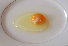 THE 3-SECOND KITCHEN HACK FOR FRESHNESS (HOW THE EGG FLOAT TEST REVEALS IF YOUR BREAKFAST IS ACTUALLY SAFE TO EAT)