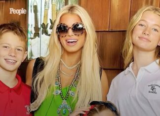 Jessica Simpson Flew in First Class While Her 3 Kids Sat in Economy, According to Her Ex Nick Lachey