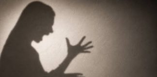 THE LINGERING SCARS: 8 PAINFUL THINGS ONLY SOMEONE RAISED BY AN EMOTIONALLY ABUSIVE MOM WILL UNDERSTAND