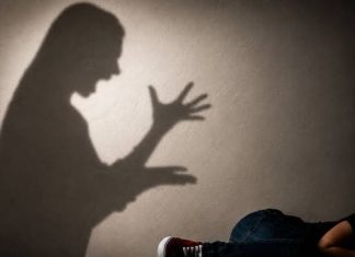THE LINGERING SCARS: 8 PAINFUL THINGS ONLY SOMEONE RAISED BY AN EMOTIONALLY ABUSIVE MOM WILL UNDERSTAND